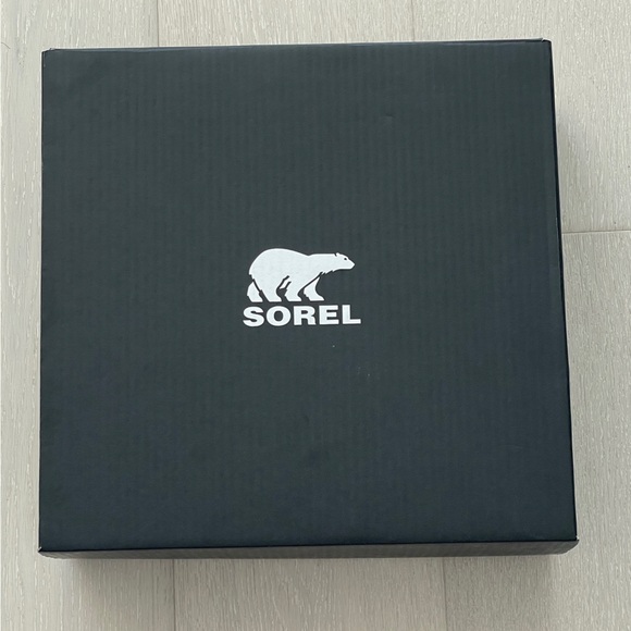 NWT SOREL CARIBOU™ WOMEN'S WATERPROOF BOOT In Leather, Black/Stone Color, US 7 - Picture 9 of 16